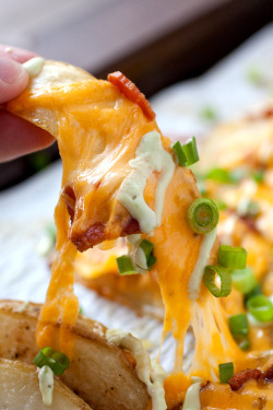 verticalfood:  Loaded Potato Wedges   Want!