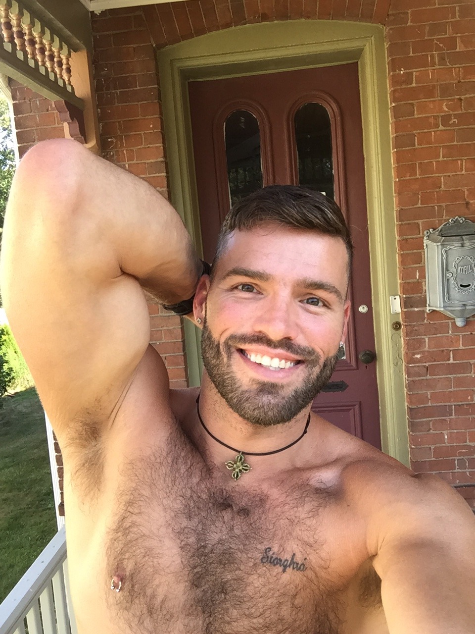 magnispenis:  Love that smile.