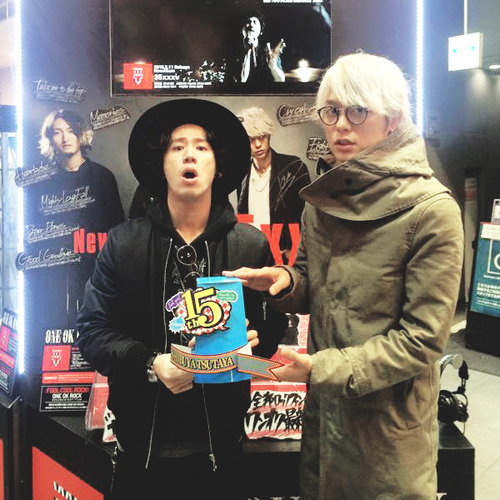 salapaofiles:   ワ ン オ ク TORU and TAKA at 渋 谷 タ ワ レコ！ 