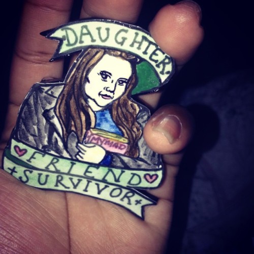 kawaiivintage:  “You’re a daughter, a friend, and a survivor"…💕 my badge came today, made by the awesome @niamhmcdonagh #mmfd #raeearl #mymadfatdiary #showswithpowerfulmessages 