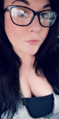 SexySteph88 showing off her pretty eyes