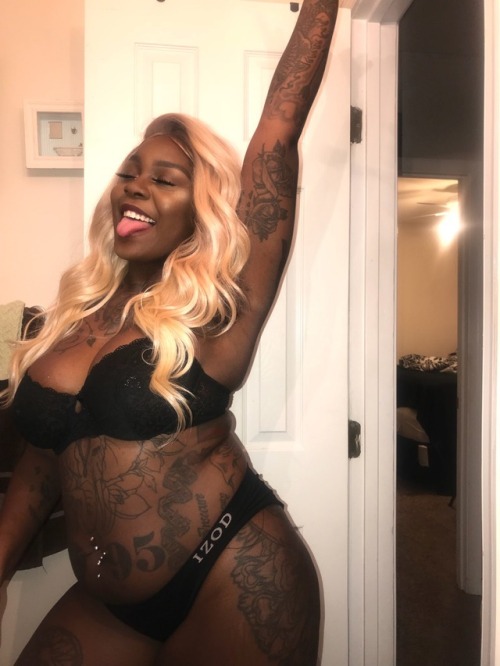 insecure-beautyy:  Have to get used to this 🦄❤️