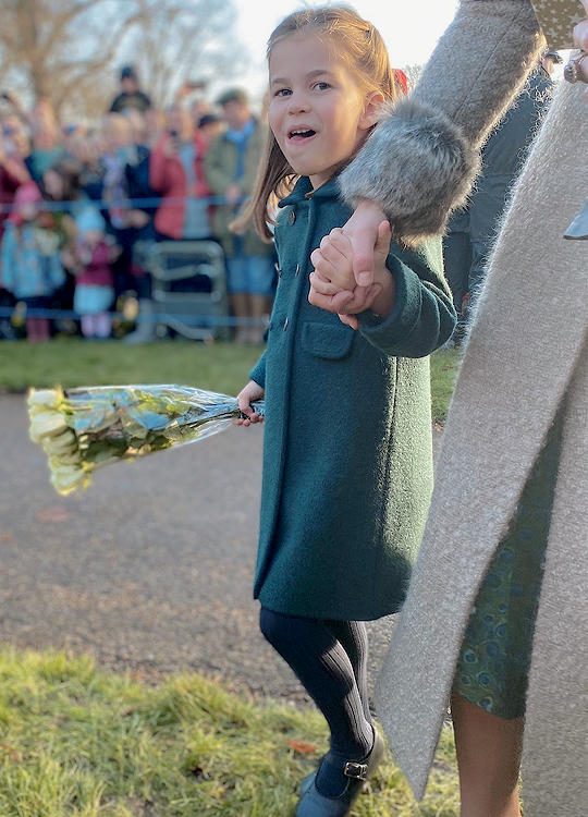 cambridgecatherines:Princess Charlotte meets well wishers after ...