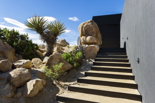 nnmprv:  The Black Desert House by Marc Atlan + Oller & Pejic.