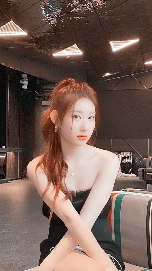 Chaeryoung Lockscreens (itzy)