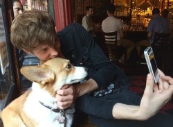 ezraspizzaprty:  wow matt hitt taking a selfie with a dog 