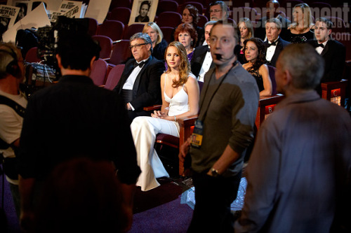 ffinicks:  jenniferlawrencedaily:  Jennifer Lawrence at the Oscars Rehearsal   dress hair omg