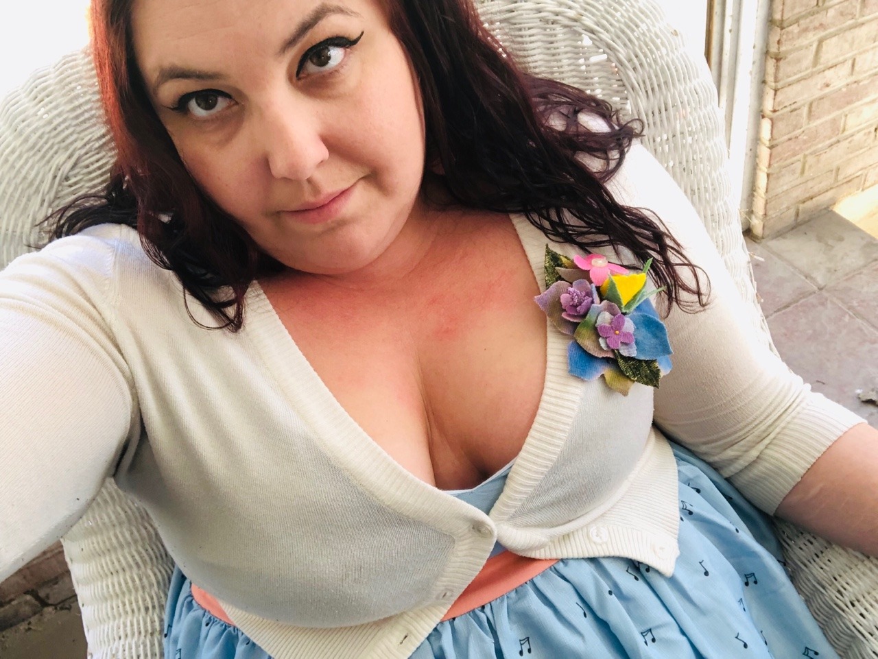 prettyplumpkitty:  I feel so pretty in this dress.   Very pretty