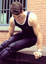 moded1:  Good God this boy is HOT