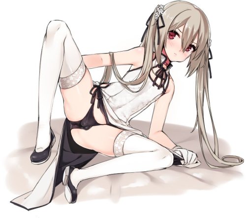 fullpackagetrap-sama:  such an adorable little bulge~ showing it in such a lewd way too. 
