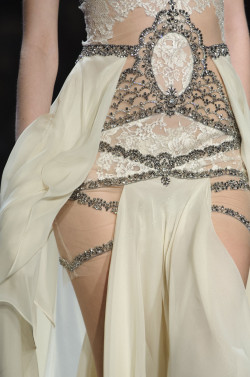 game-of-style: The Moonshadow, courtesan of Braavos - Reem Acra Fall 2016 