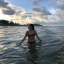profundidadez:Eu me deixei lá e saí chorando, me deixei nas minhas memórias mais bonitas. Desde então é tudo cinza e dói.- eu da dor