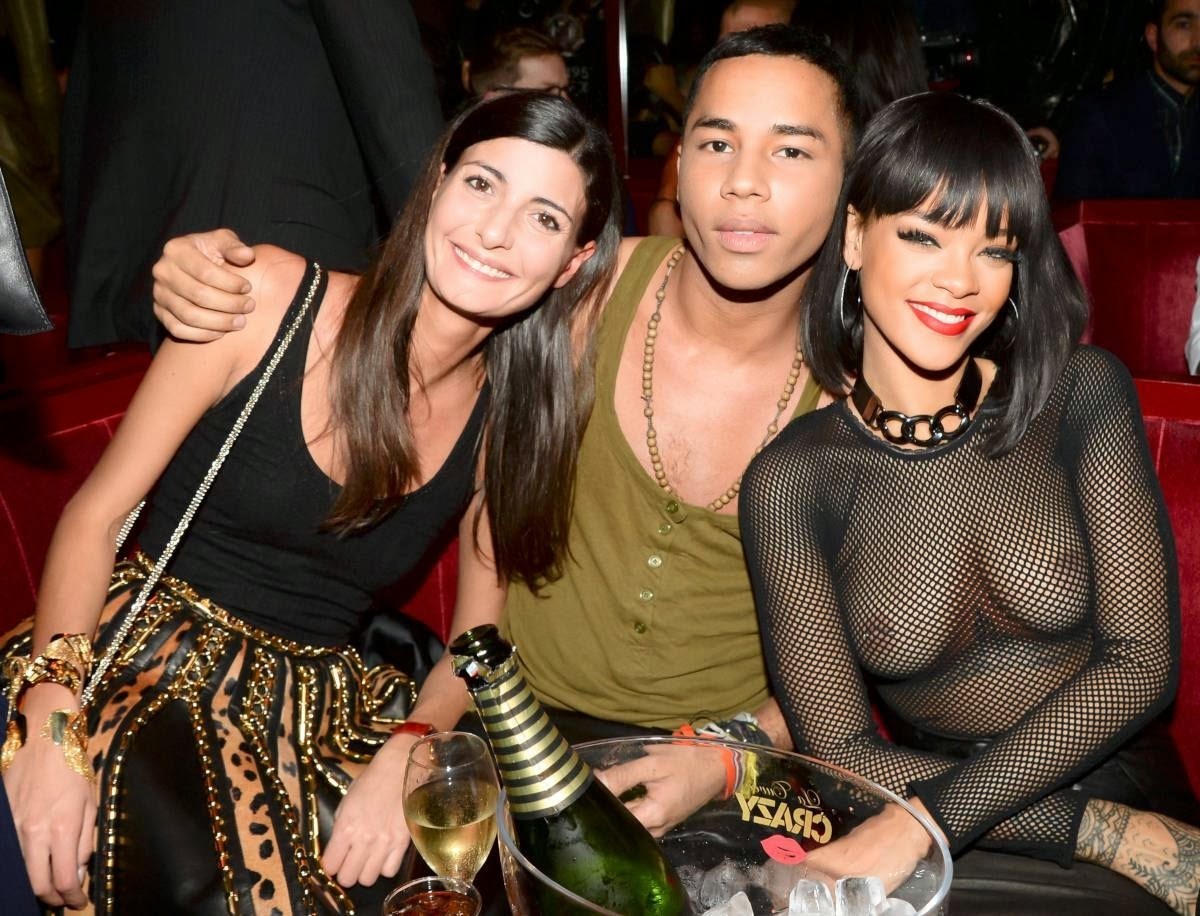 luftin-urban-style-tast:  PHOTOS OF THE WEEK: Rihanna Bares Her Nipples In See Through