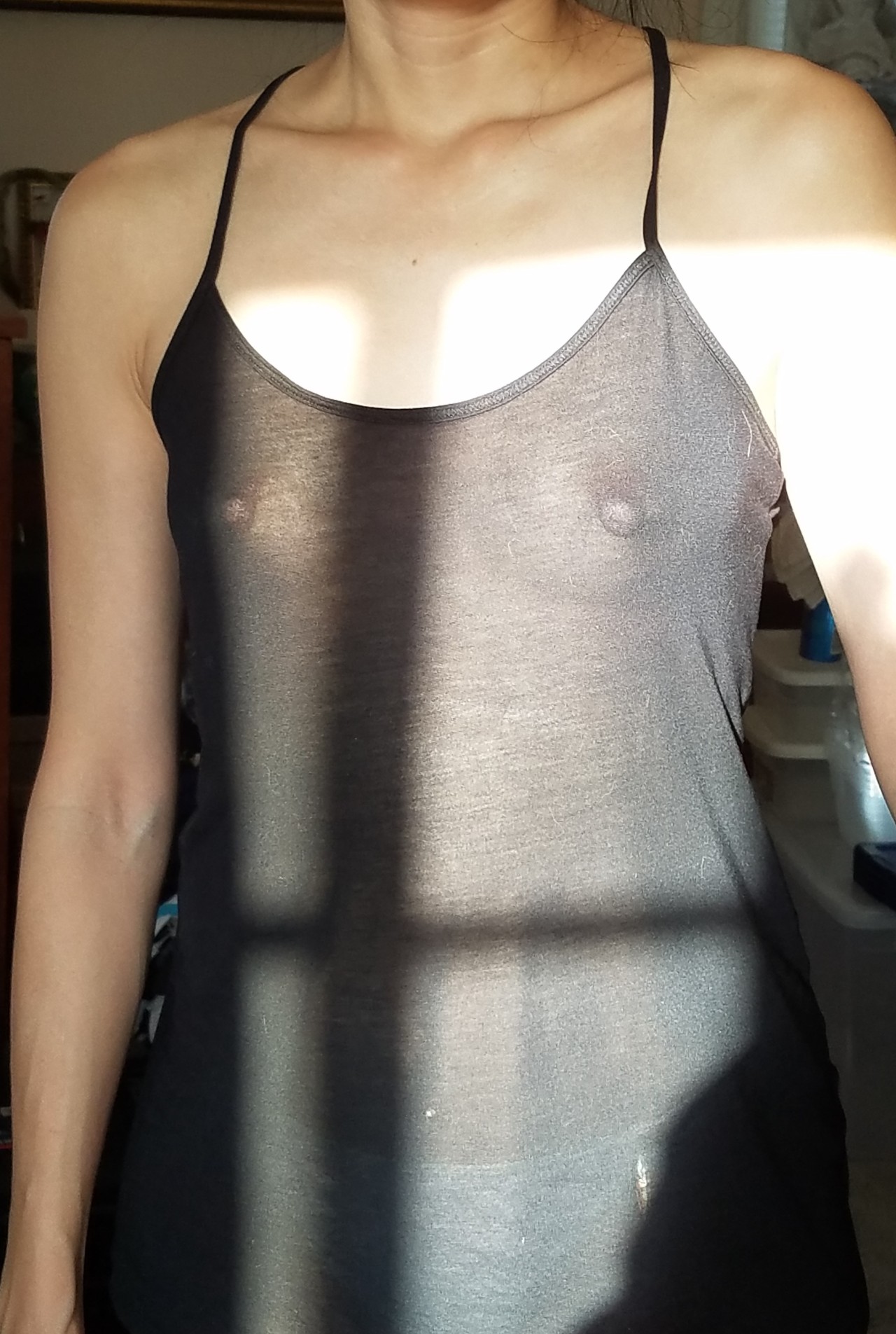 voyeurswop:  Hmmmm- the Sun reveals her delicious pokies! Who wants to see - and