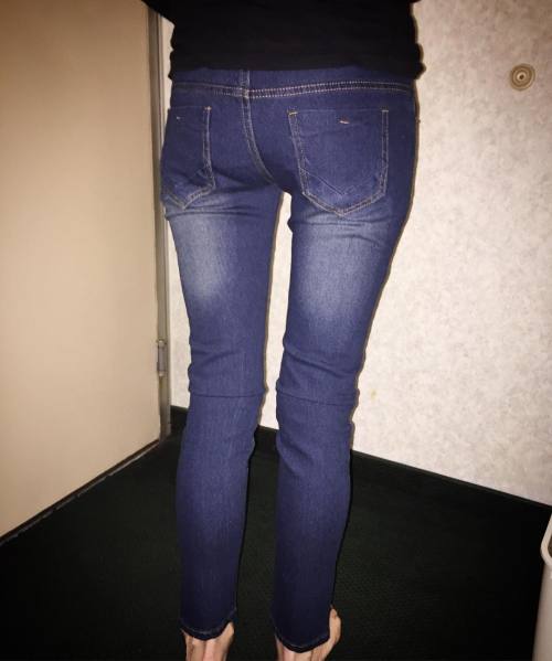 Elite: working class gal jeans. Size 29 equates to size 5 women’s. Enter enter enter theKazweh.com and these jeans normally go for 79.95 but today you can get them on sale from us for $20 even, take advantage of this amazing offer today and don’t...