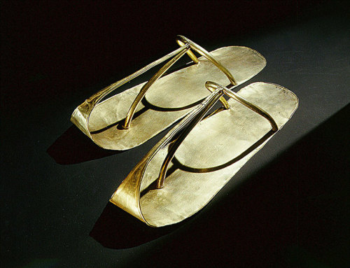 Sandals of Shoshenq IIGold sandals found on the mummified body of the king Shoshenq II, from Tanis. 
