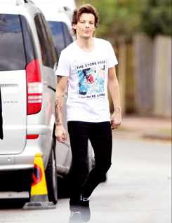 harrystylesdaily:  Filming “Midnight Memories” in London - 12/27 