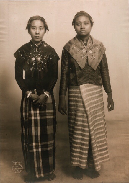 “Moro Girls from the island of Mindanao. Taken during the 1904 World’s Fair.” Missouri History Museum.