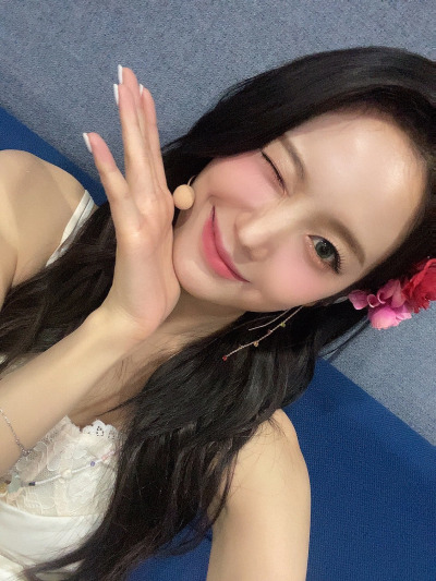 korean-dreams-girls:GyuRi (Fromis_9) - Weverse Update Pics