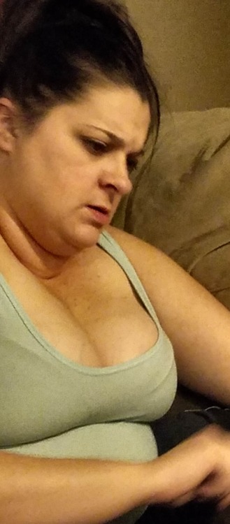 A little blurry, but you get the point, lol. #amatuer #milf #cleavage