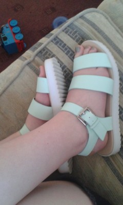 feetofash:  It was roasting today so i was able to wear the super cute sandals Adam got me for my birthday ;3 -Ash