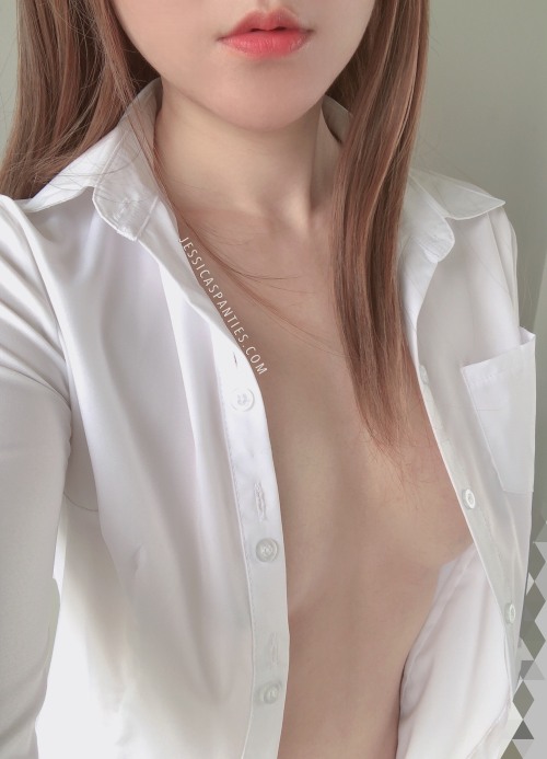 jessicaspanties:Buttons Are Optional!!SEE THE FULL PHOTOSET HERE!!Hello wolves! Your Queen was resti