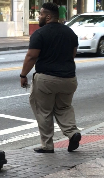 tmckenzie85:  Beefy Thickness downtown ATL! Mmmmm hmmmm. He was a cutie!
