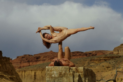 nude-vertical-splits: Amy Olson & Aaron McCoy