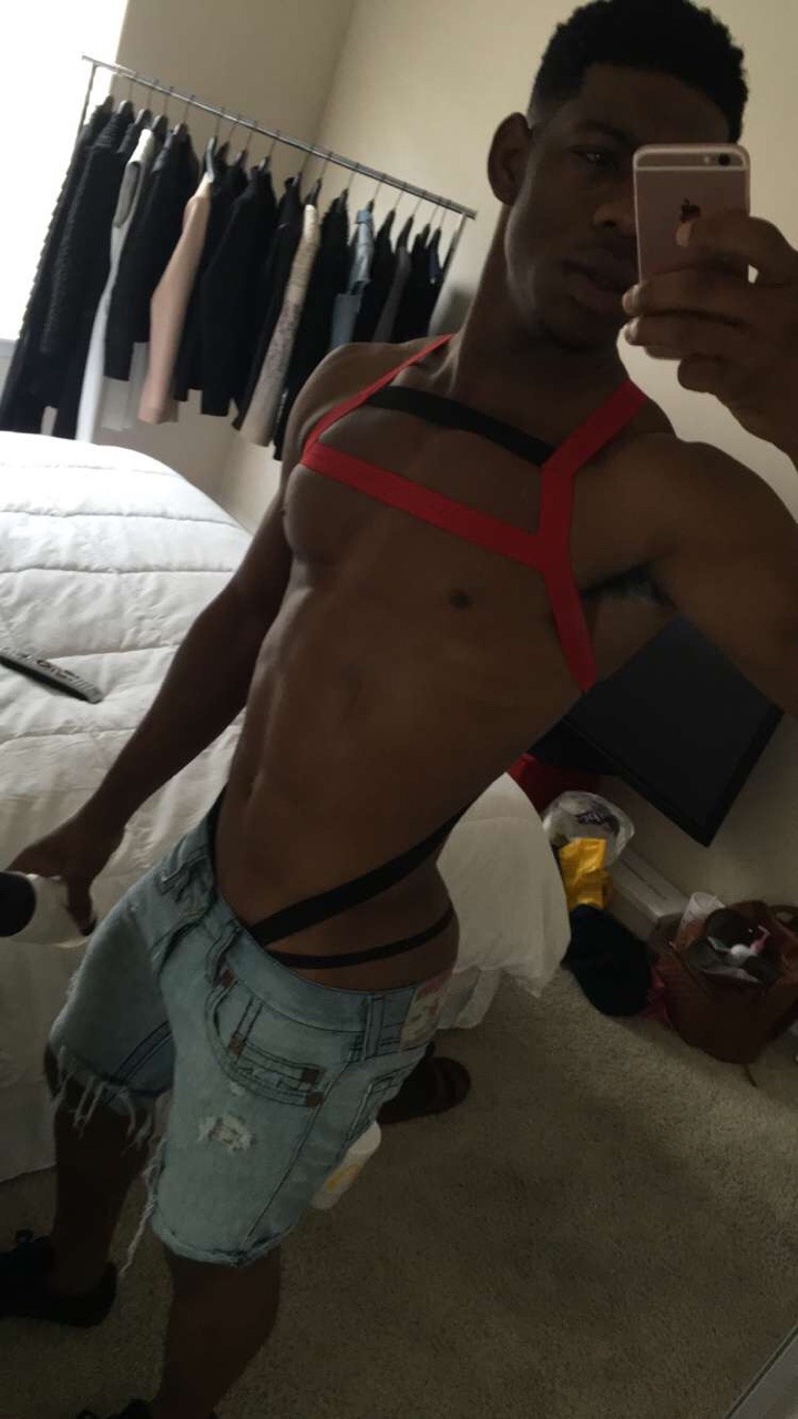 cmonlips:  SC: igotdatd IG: _infamousd 🙌🏽🙈👣