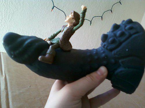 tuckhasthoughts:  trashqueenbitchface:  eltinos:  HOW TO TRAIN YOUR DRAGON    😨