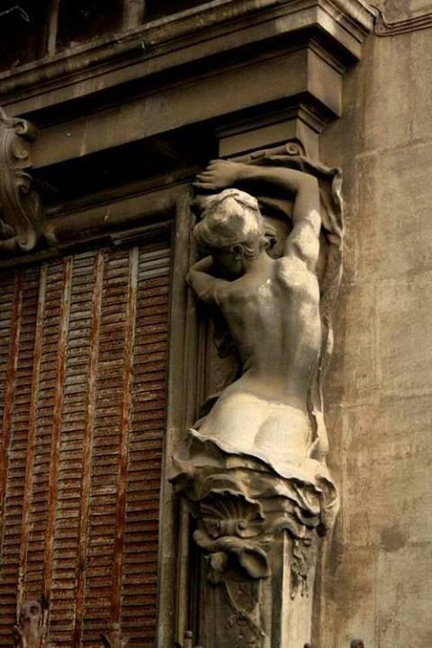ralfbayer:Sculpture by Jean Antoine Injalbert. Chappaz hotel, Béziers, France