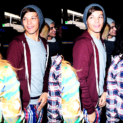 lovefatesoulmates:  Favorite Louis Things → touching himself 
