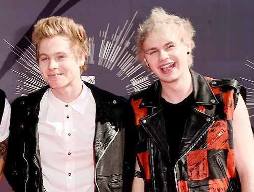 fivesource:  Ashton Irwin, Calum Hood, Luke Hemmings, and Michael Clifford of 5 Seconds