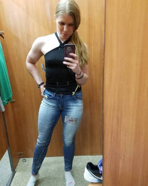 workingout29: I ‘clean up’ alright. Yes, me in basically any clothes that aren’t g