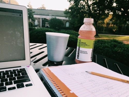 studivations:09.20.17 // ran 2 miles, wrote a paper, and got my morning latte all before 8 AM and I 
