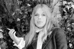 tomakeyounervous: Marianne Faithfull