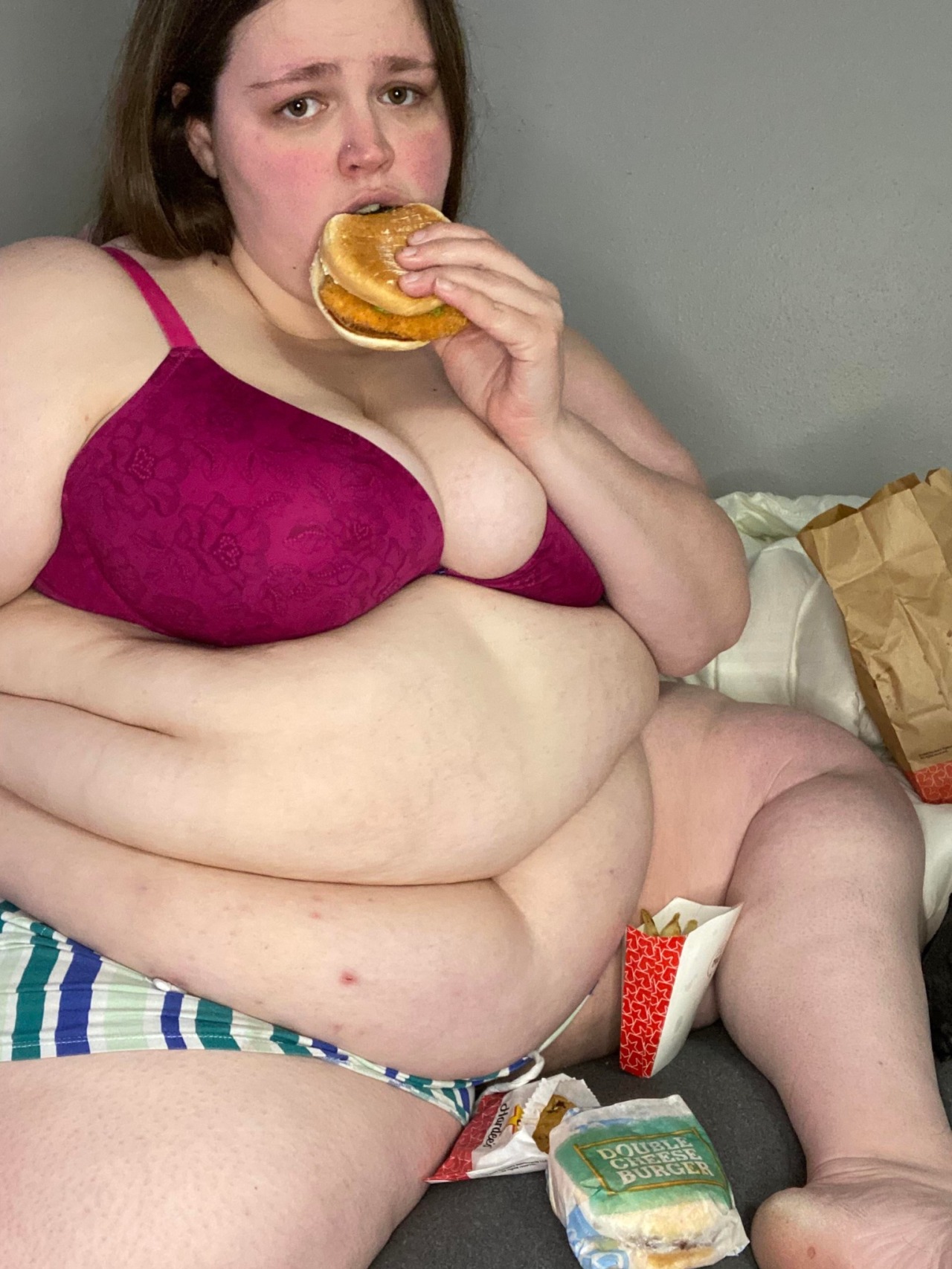 Porn photo a-frank-admirer:A big girl’s gotta eat.