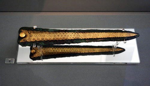 ancientart: Dagger blades from Grave Circle A at Mycenae, c. 1600-1100 BCE. Both made of bronze