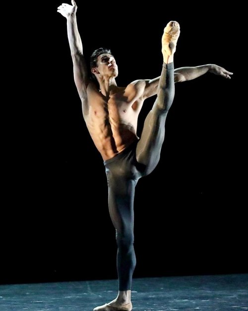 lovelyballetandmore:  Denis Vieira | Bayerisches