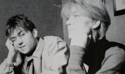 zhirleyruiop:  Damon Albarn & Francoise Hardy in Abbey Road (1995) . 