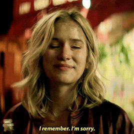 badgley:YOU - Pilot (Season 1, Episode 1)