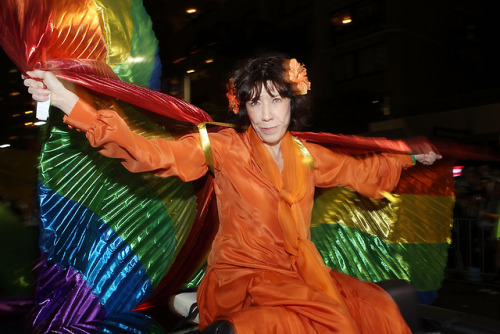 janecurtin:Lily Tomlin at the 2011 Sydney Gay & Lesbian Mardi Gras Parade