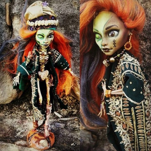Made for the Retro Dolls US Pirate Swap ‍☠️ Custom Monster High by @square_panda_studio featuring Re
