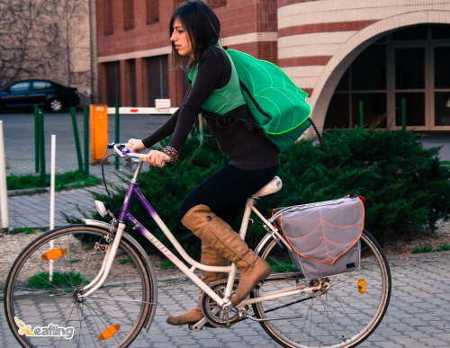 leaflingooo:  www.etsy.com/listing/182155009/green-leaf-bike-messenger-bag-bicycle