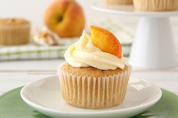 thefoodshow:  Peaches And Cream Stuffed Cupcakes