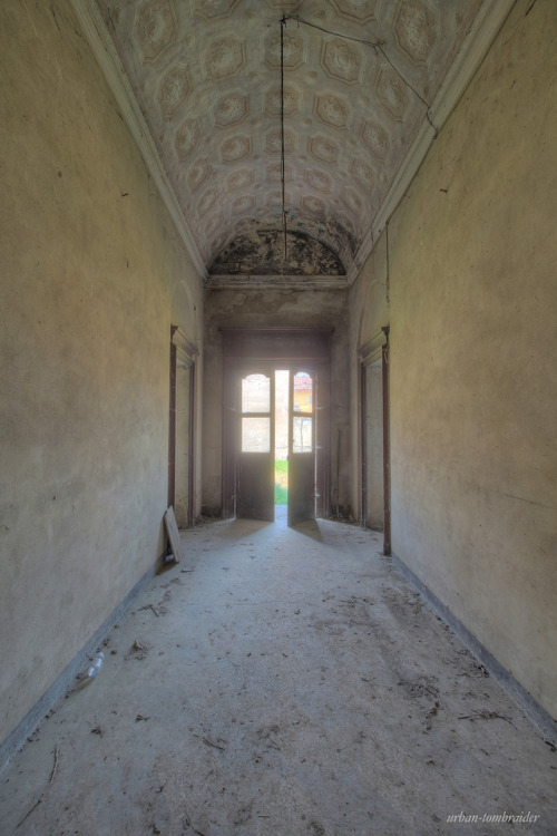  Abandoned castello, Italy, 2017.flickr ◄ ► instagram 