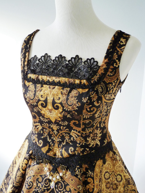 dovahsebrom:  atelierangel:  Inspired by the rich gold and black of Dolce and Gabbana’s A/W 2012 collection, I saw this fabric and knew it was meant to be.  Just finished over Thanksgiving weekend, it’s been a great relief since I haven’t sewn