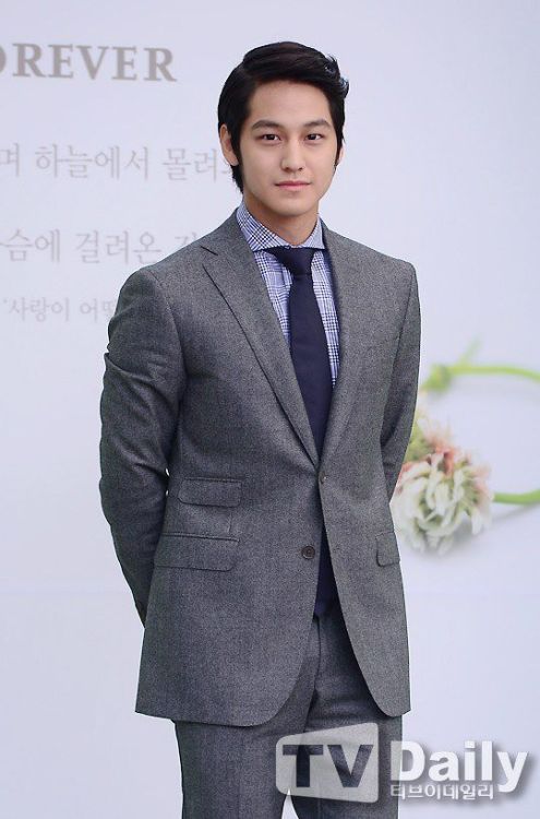 Kim Bum attended the wedding of Lee Min Jung and Lee Byung-hunCredits as tagged | Source GoFJY at fa