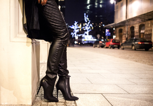 Polish blogger Anna Skura wearing a Zaquad dress, Deezee boots and Zara PantsSource &gt;&gt; 