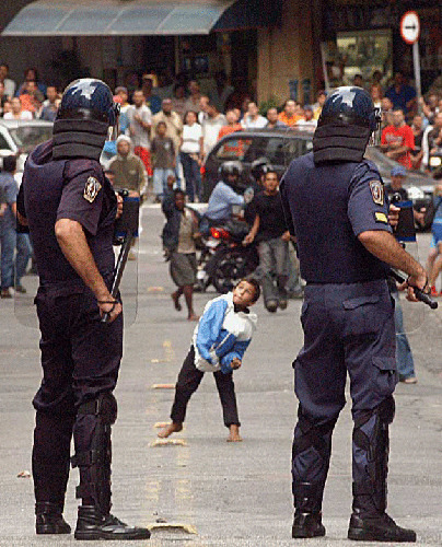 dannylocs:  revolutions-per-minute:  Riot kid | Sao Paulo, Brazil.  Ready.